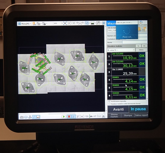macchinario keyence per controllo qualità dei prodotti metallici